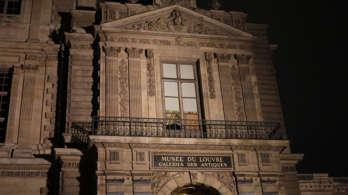 How Louvre thieves exploited human psychology to avoid suspicion—and what it reveals about AI